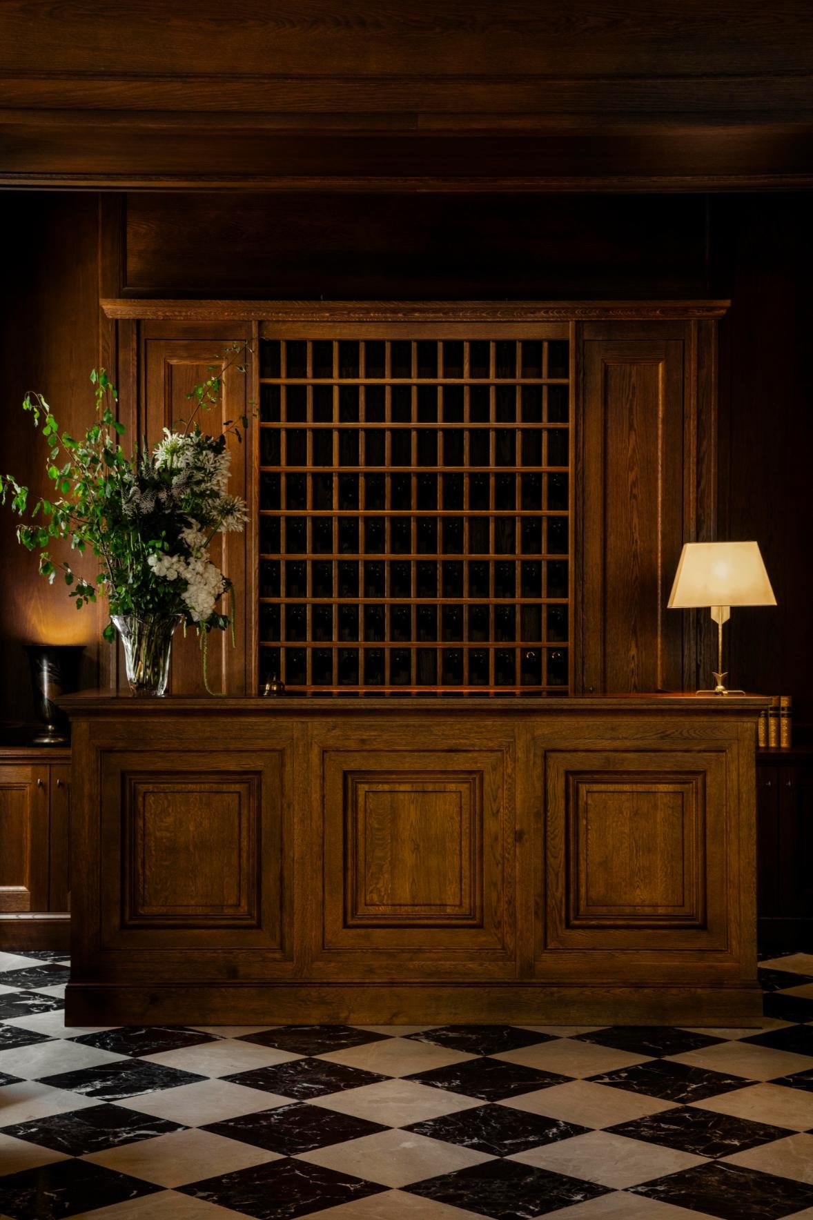 Balzac lobby desk ©Matthieu Salvaing_good-trips-travel.jpg