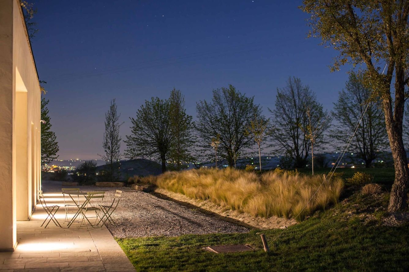 dai-gresy_agriturismo_langagood-trips_Giardino_Dehor_Stanza11_Notte copy.jpg