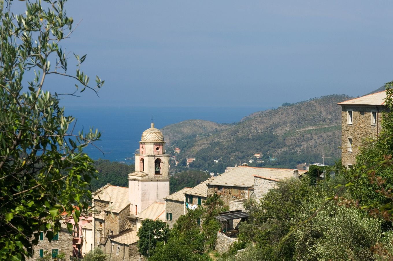 Good-Trips_01_veduta su chiesanuova e golfo.jpg