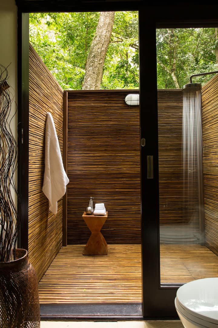 IP-Beachfront Villa Estate 9Good-Trips_.jpg